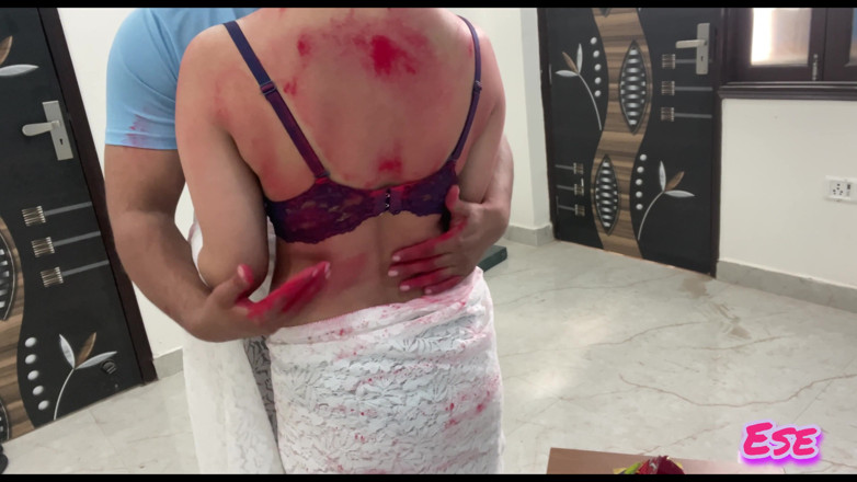 Sammy Sins: Il cognato ha aperto la camicetta della cognata durante l'holi
