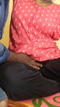 Ilakkiya domalarak sikişiyor