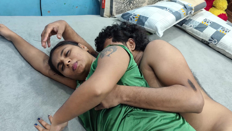Vaishnavysharunraj: Caldo culo bacio con piedi romanticismo a nighty Poi nighty...