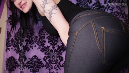 Lady Mesmeratrix Official: Submissive to my divine ass