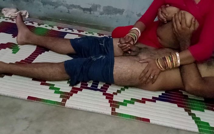 Firee Couple: Indická služka Mladá nevlastní dcera kouří čůráka a štípnu jí prsa