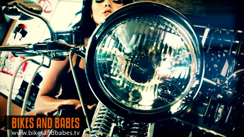 Bravo Models Media: Vanessa Decker - videoclipuri sexy tv cu biciclete și gagici