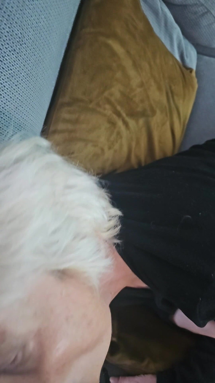 Sofy13: Tvrdě šuká mou kundičku a plive všechno své semeno na můj...