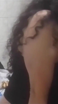 Die mutter meines freundes sah meine porno-videos und konnte nicht widerstehen, mir einen blowjob zu geben und ich fickte sie köstlich!! Ich habe sie sehr zufrieden gelassen