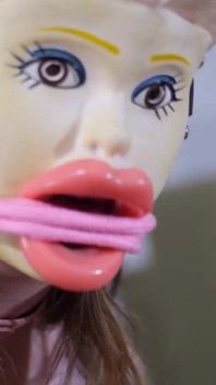 Puppe im hogtie