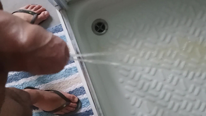 Rob88xxx888: Big dick piss gay toilet