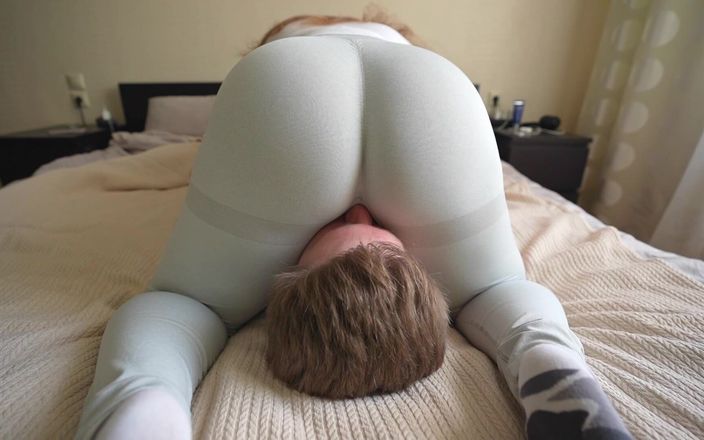 Booty_assx: ग्रे योग पैंट में बड़ी गांड चेहरे पर बैठना