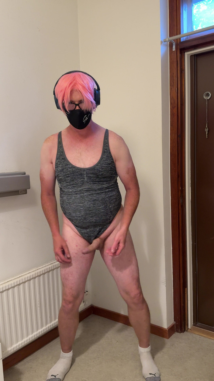 Julia Trans: Trany Výprask zadku, koule a masturbace a stříkání pro tátu