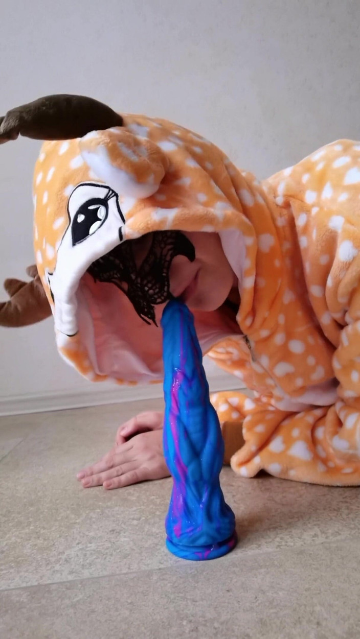 SweetWetElla: Horny big ass fawn craves a huge dragon cock. - SweetWetElla