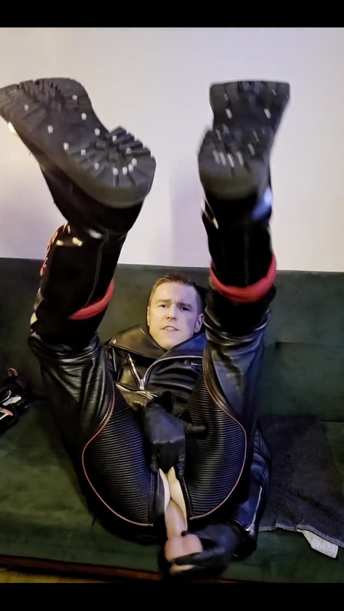 Roman Heart: V latexu s robertkem