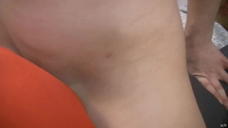 Hard raw sex: chapti huee larki apne premi ko sukha rahi hai