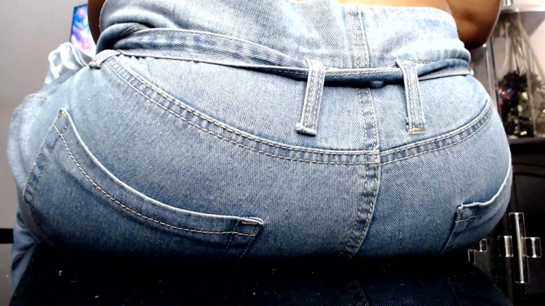 Maeling: Tiny Man Ruined in Jeans Ass-fyxiation with Giant Ass Unknowing