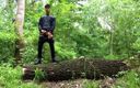 Idmir Sugary: Piscio da un tronco d&amp;#039;albero