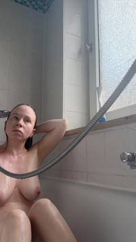 Dlouhé stydké pysky a tvrdé bradavky