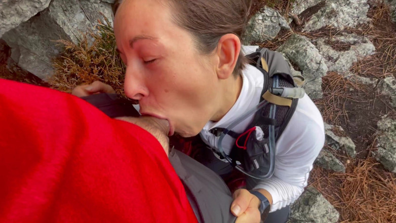 Dazzlingfacegirl: Chupar pau estranho na floresta e engolir sua porra
