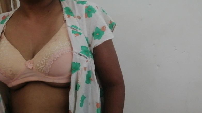 Tina Baby: Makcik desi dalam pakaian malamnya