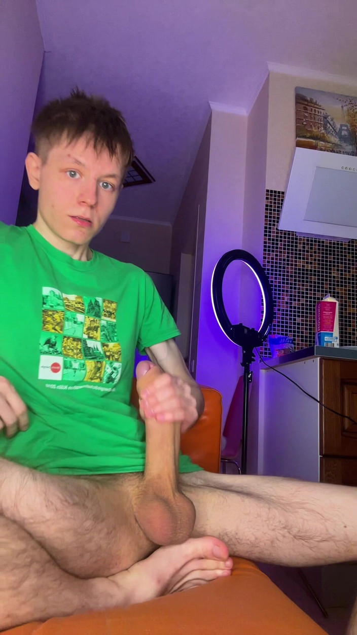 Morflot24: 君が見ているとわかると、チンコがすごく硬くなる