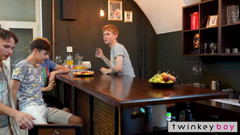 Twinkey Boy Studios: Bukkake bữa tiệc 2: bareback twink sexparty