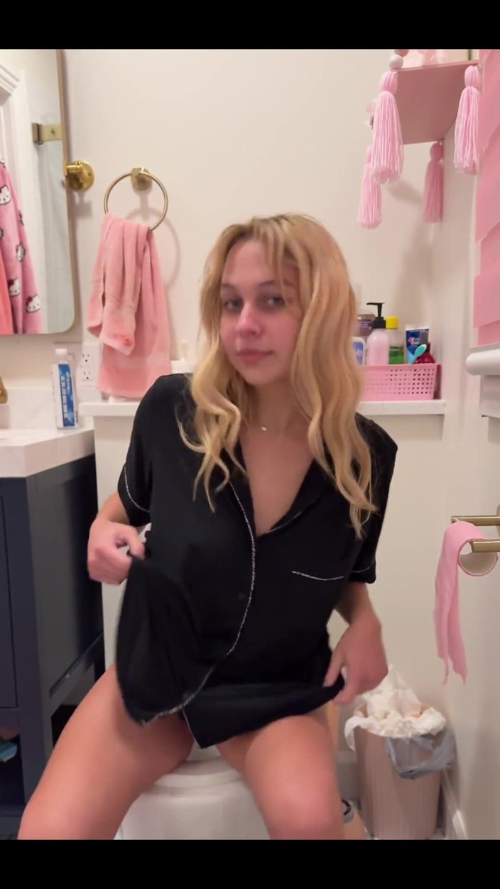 Tiffstreatsxoxo: Peeing at Princess Honeys House After a Fun Day