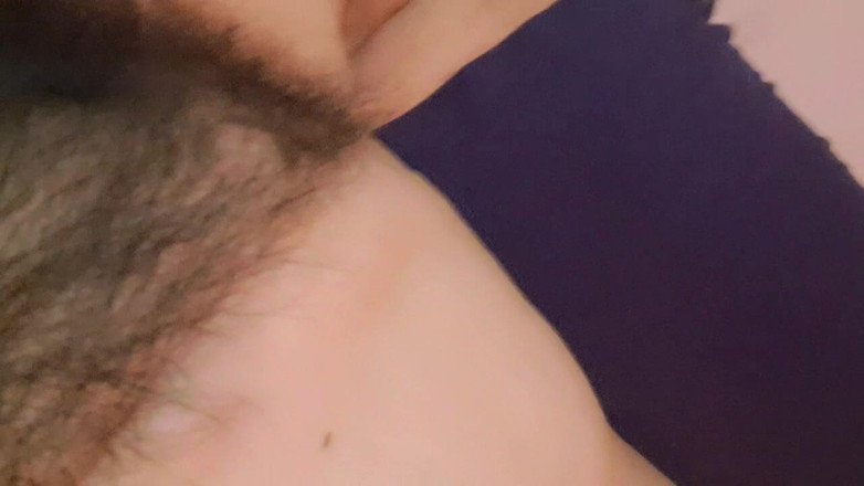 Mommy big hairy pussy: Macecha šuká v posteli s nevlastním synem