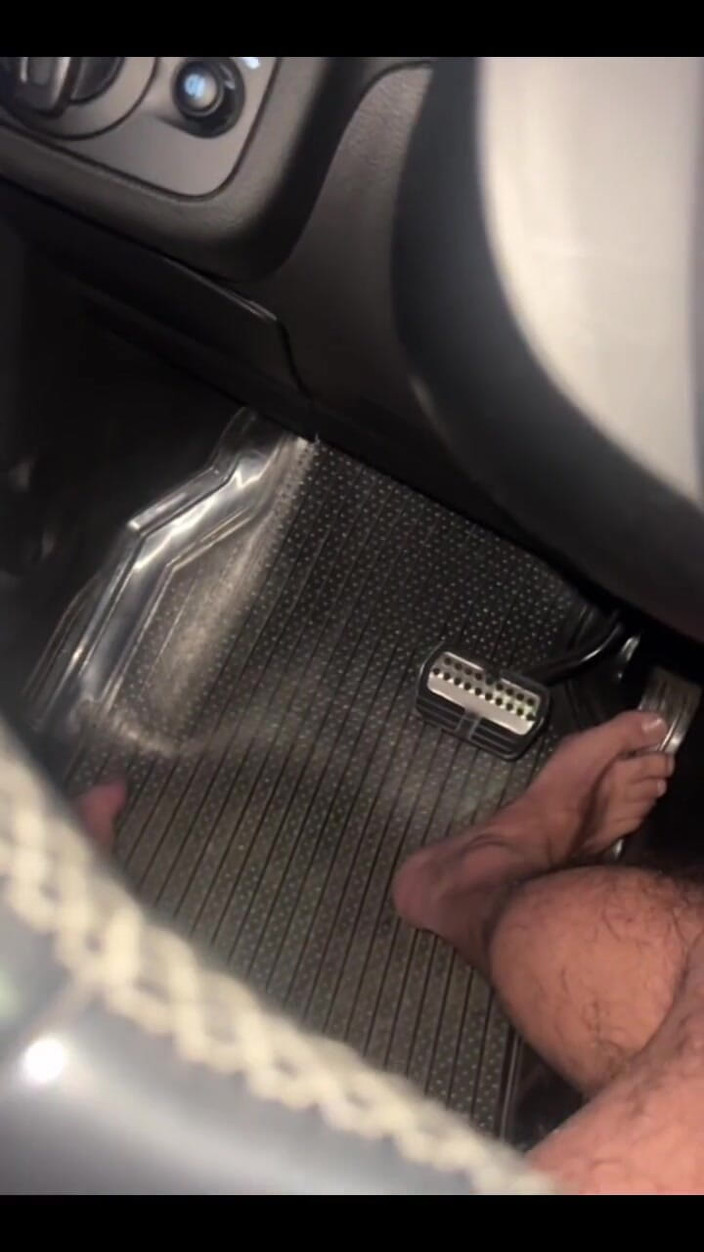 Daddybearvlc: Дрочить в машині