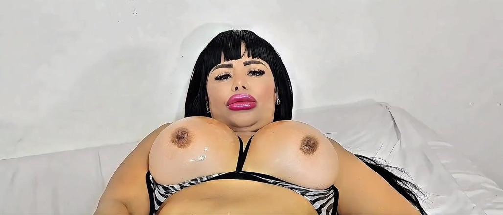 Bangxtreme_Prod: Bela boneca rabuda brinca com um vibrador e acaba fodida...