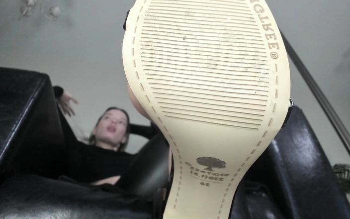 Feet lady: Pod chodidly