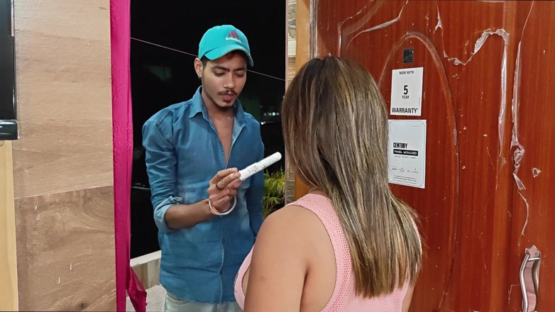Pankaj Gupta: Estudiante universitario tiene sexo duro con el vendedor Tina Nandy