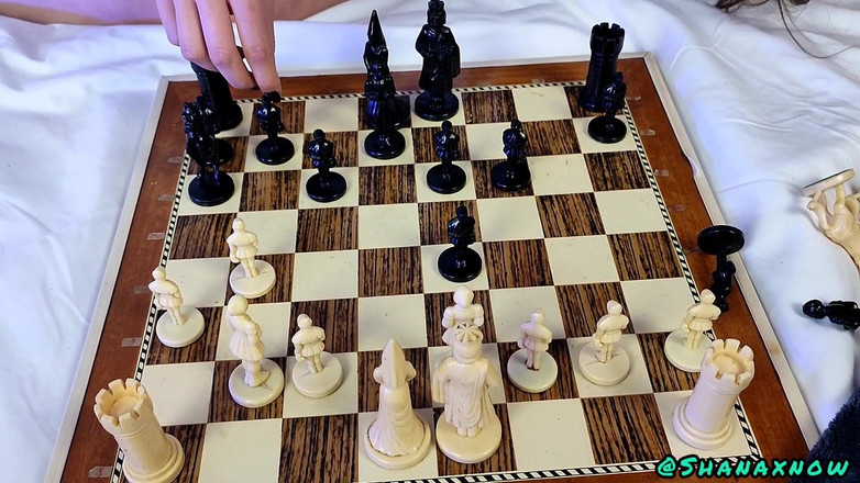 Shanaxnow: मुँह में वीर्य रानी शतरंज खेल