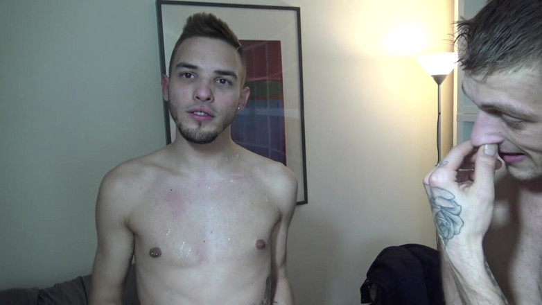 ROMANTIK FRENCH FUCKER XXL: Twink Jevin'in götü romantik tarafından korunmasız sikiliyor