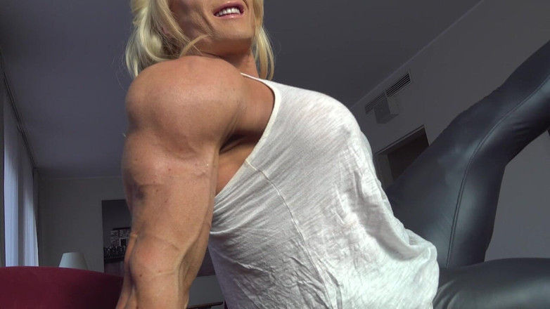 Lisa Cross: Grandeeoe