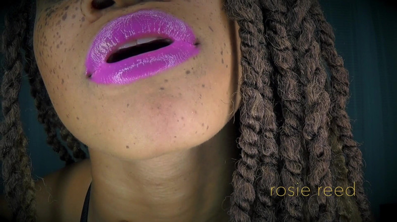Rosie Reed: Fuchsia lips ke khilaaph shaktihin- devi Rosie Reed ke saath...