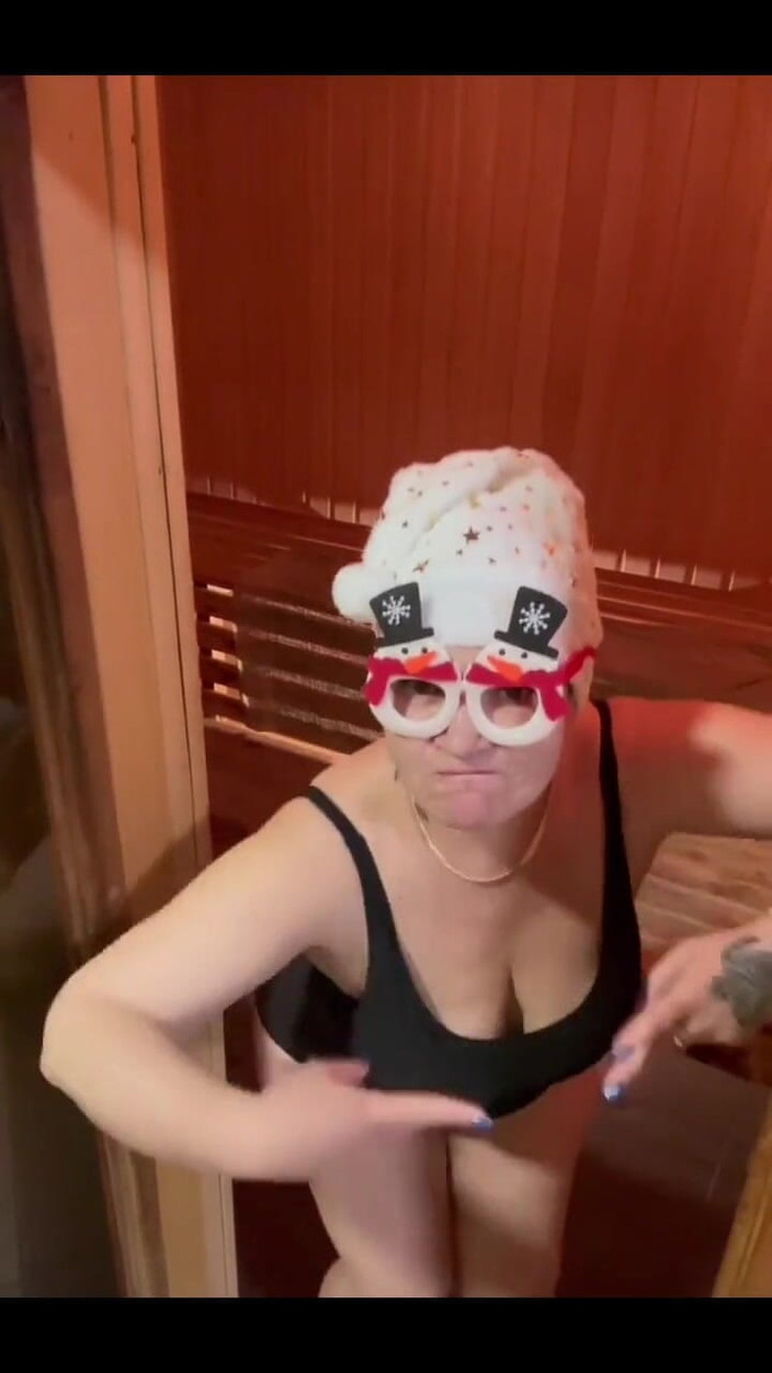 KarmenMilf: Каникулы продолжаются