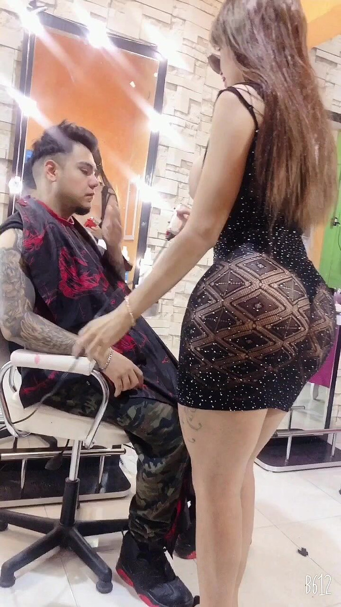 Barbietransxxxx: Eu tenho um amigo que cortou meu cabelo e nós...