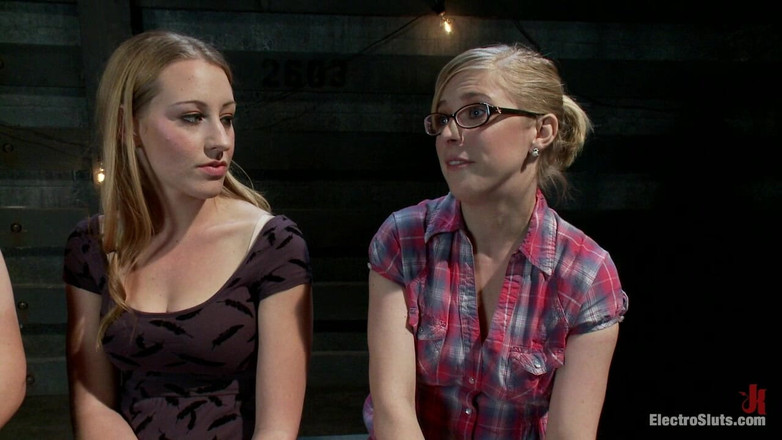 Electrosluts by Kink: Surrounded by Electricity