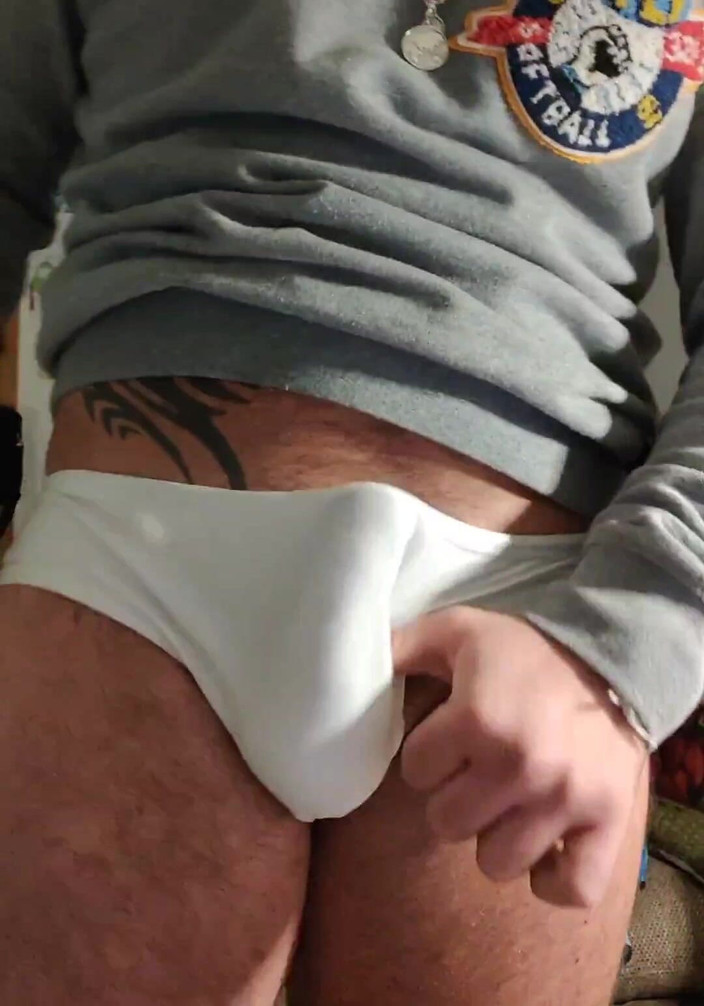 BonersDude: Grande boner edging em speedo branco