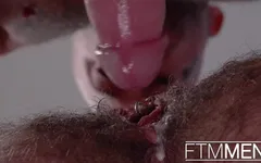 Ftm-mannen - gespierde hunk Sean Duran Raw fokt harige ftm Ari Koyote