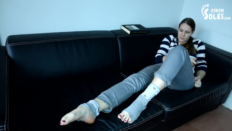 Czech Soles - foot fetish content: ถุงเท้าน้อย ๆ ขาดและถูกตัด กับเท้าเปลือยเซ็กซี่โผล่พ้นออกมา