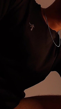 Jangan lihat saya semasa saya menyentuh diri saya!