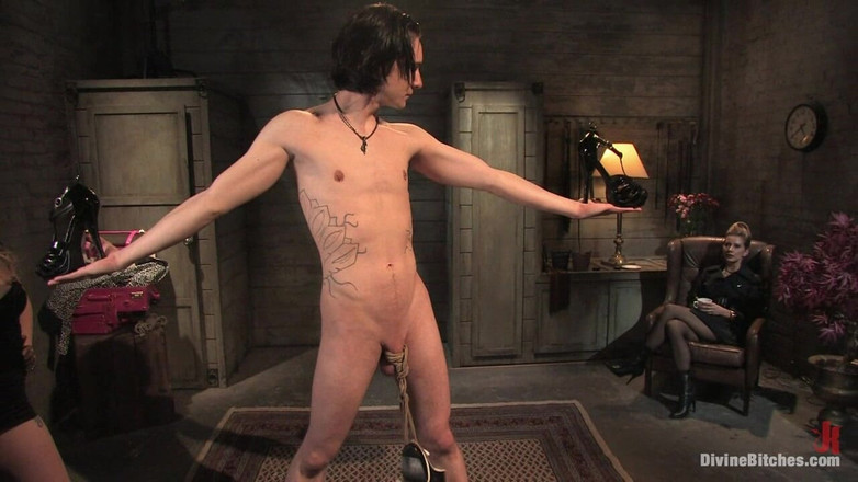 Divine Bitches by Kink: Training van een houseboy: aflevering 4 "objectify"