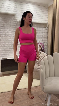 残酷的女主调教女神摧残她的娘娘腔玩具