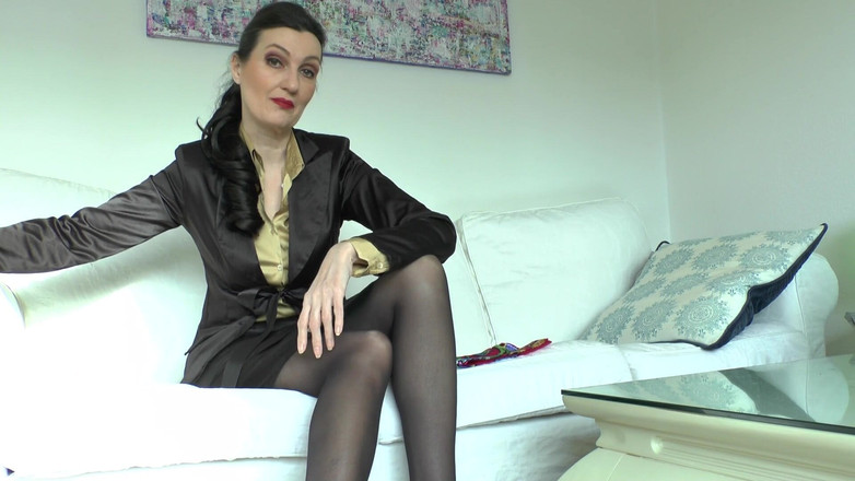 Lady Victoria Valente: Satin fetish: lagi asik masturbasi memeknya yang hot, lady victoria...