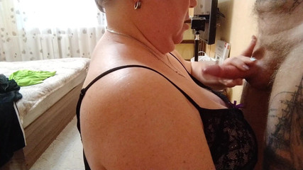 Zona901: フェラチオを行い、彼女の巨乳に精液の一部を取得します