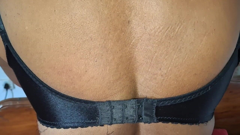Teena New: Piccola miLF asiatica in camera da letto