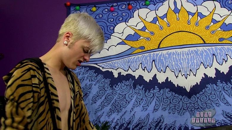 Bare Twinks: Chlupaté milenky zběsile šukají