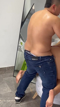 He Pretends to Be a Professional Photographer and Fucks My Ass When He Freezes Me