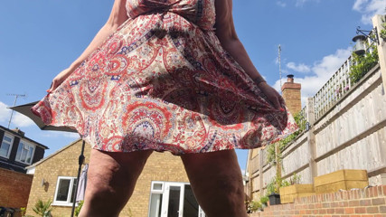 Uk Joolz: Mostrando essa bunda novamente