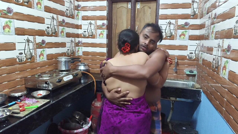 Sona bhabhi: Indian Housewife Hard-core Sex in Kitchen Room by Her Husband's...