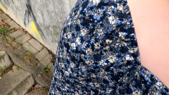 Bouncy Tits Action: 在铁路边拍打她裸露的奶子和屁股