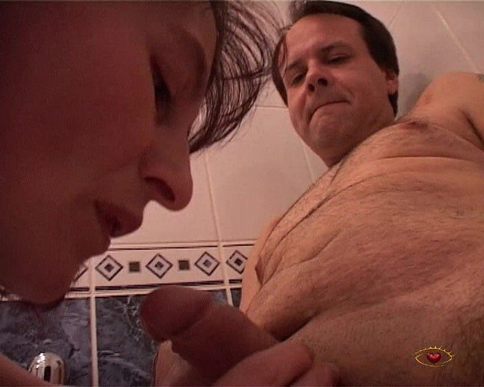 Big Sister: Pisse dans le jacuzzi